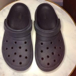GREY CROCS size 6 women’s